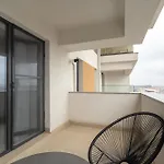 908 B1 Apartment *